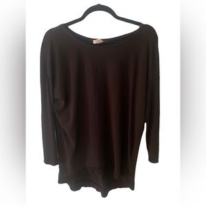 Andrea Jovine Black Top - sleeves are ribbed knit - size small